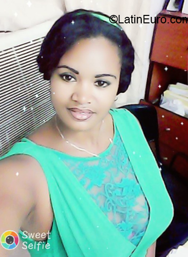 Date this sultry Cuba girl Zoe from Havana CU578