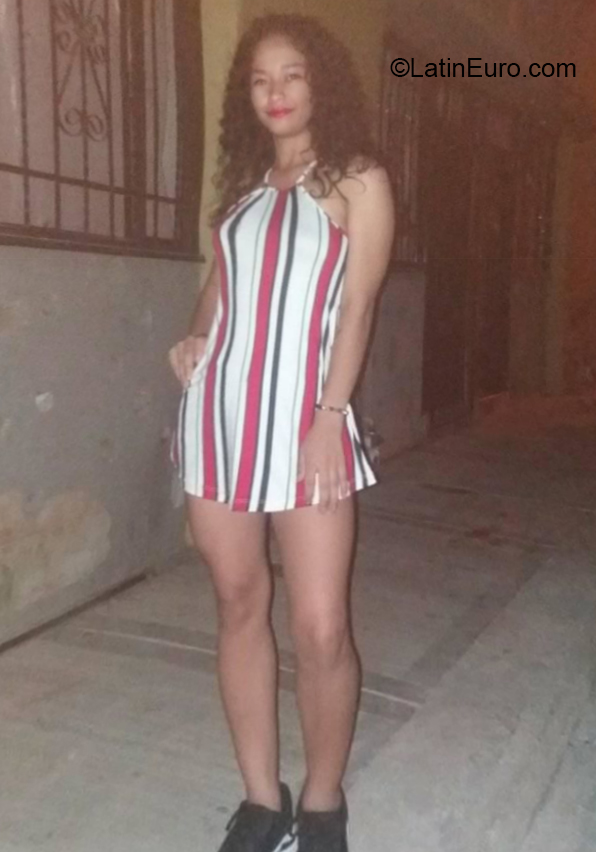Date this georgeous Colombia girl Yuliana from Santa Marta CO25974