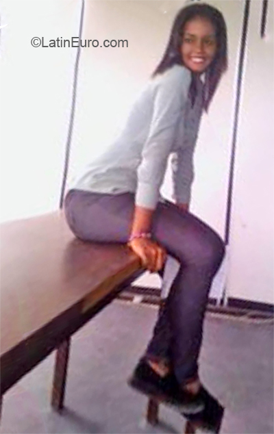 Date this beautiful Venezuela girl Stefanie from Maturin VE2667