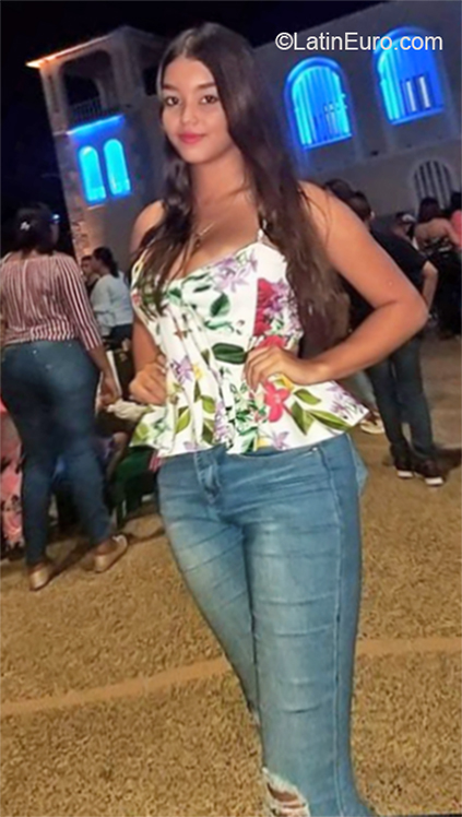 Date this tall Colombia girl Marcela from Barranquilla CO25985