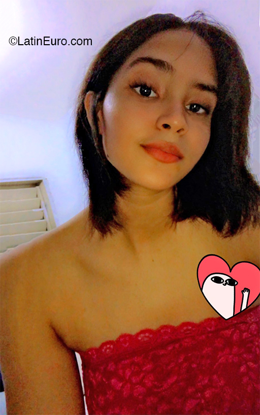Date this lovely Dominican Republic girl Destiny from Santo Domingo DO36060