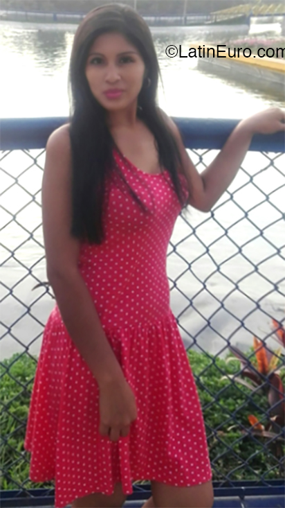 Date this charming Peru girl Mariah from Lima PE1437