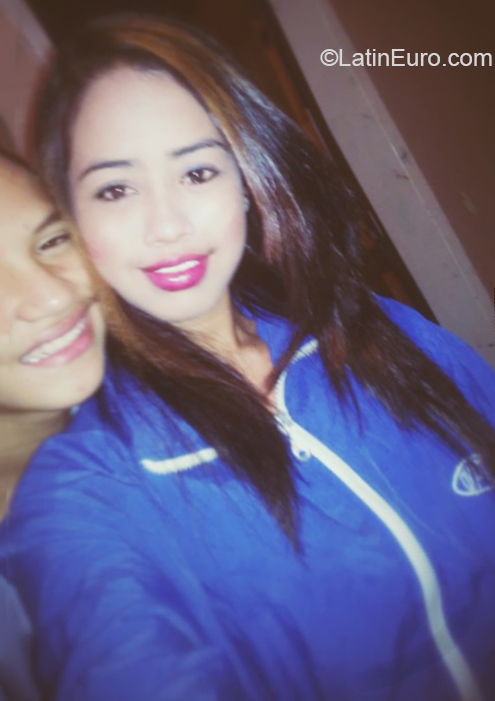 Date this sultry Venezuela girl Melissa from Valencia VE2714