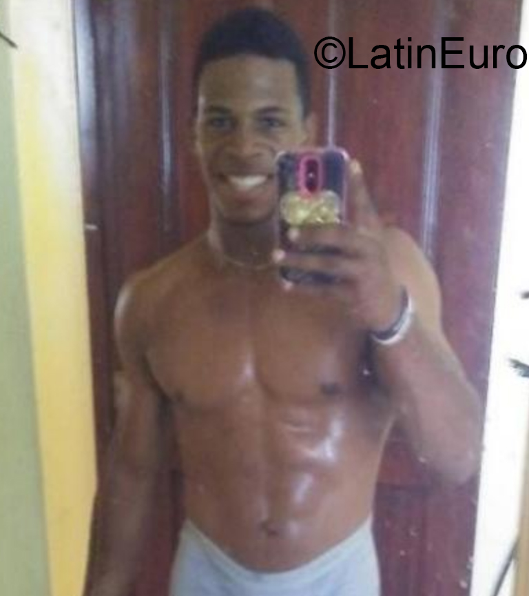 Date this beautiful Dominican Republic man Juan from Santo Domingo DO36131