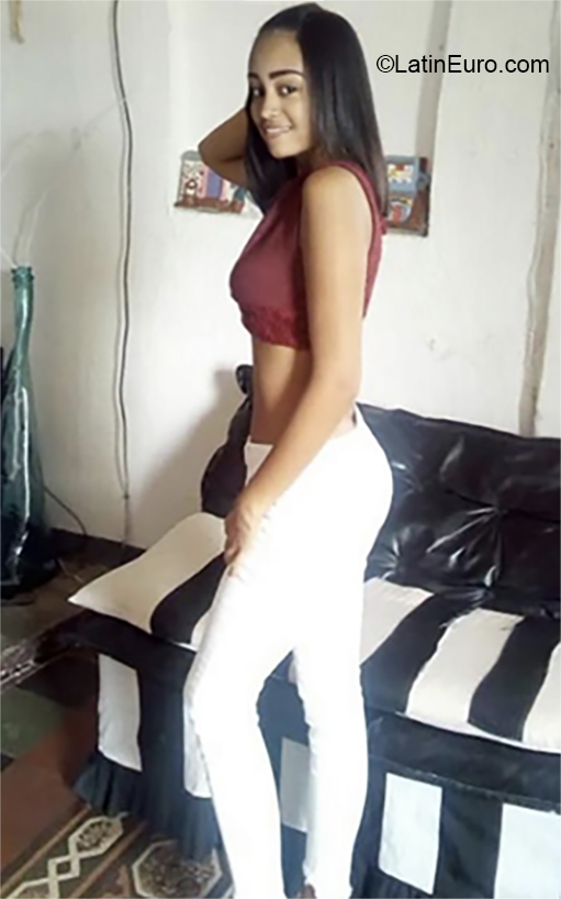 Date this tall Venezuela girl Venezolana from Caracas VE2716
