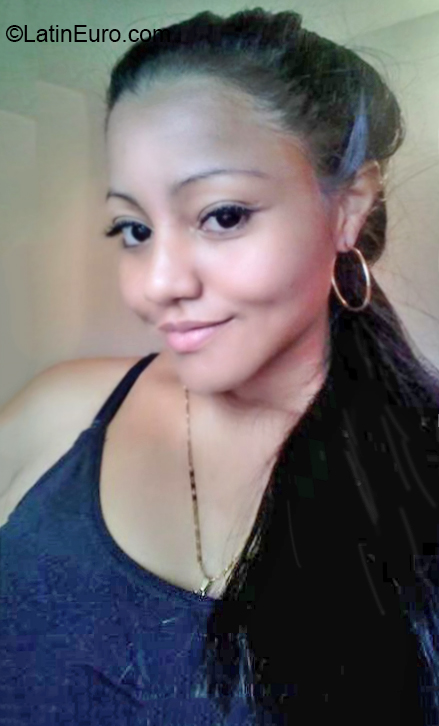 Date this voluptuous Venezuela girl Alejandra from Caracas VE2720