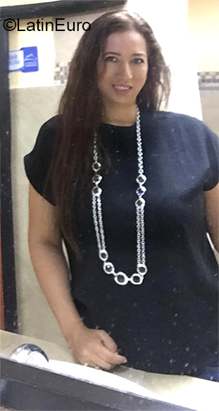 Date this lovely Ecuador girl Yesica from Tena EC377