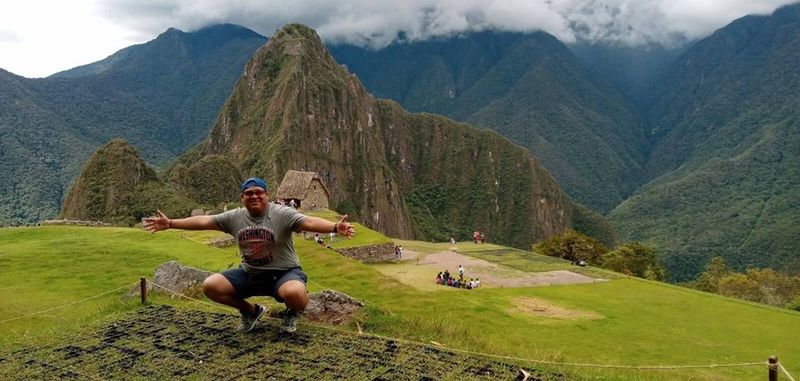 Date this tall Peru man JOSE MARTIN from Trujillo PE1445