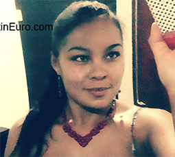 Date this nice looking Colombia girl Jenifer from Cali CO26127