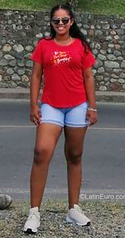 Date this voluptuous Colombia girl Diana from Monteria CO26131
