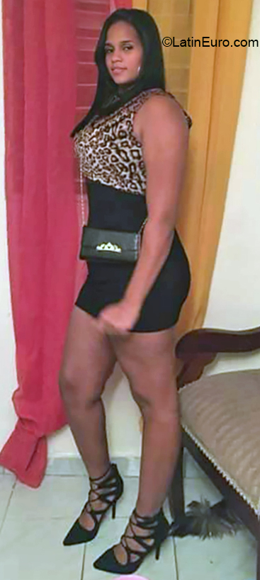 Date this hot Dominican Republic girl Melissa from Santo Domingo DO36218