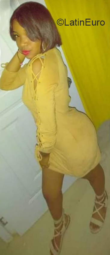 Date this stunning Dominican Republic girl Haidy from Santo Domingo DO36222