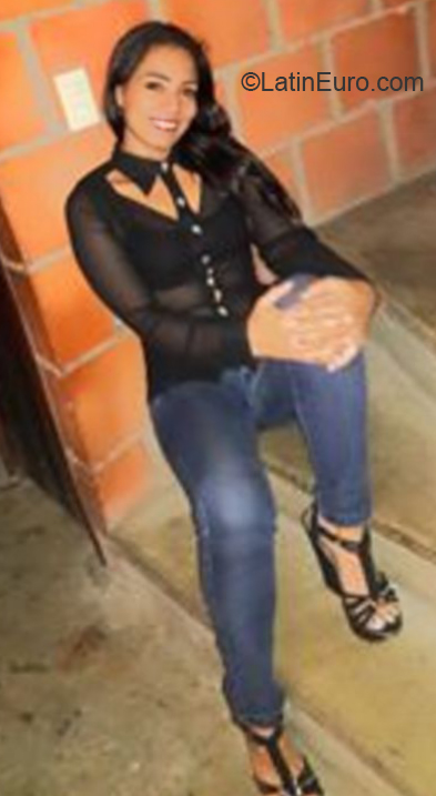 Date this delightful Colombia girl Stella from Cali CO26143