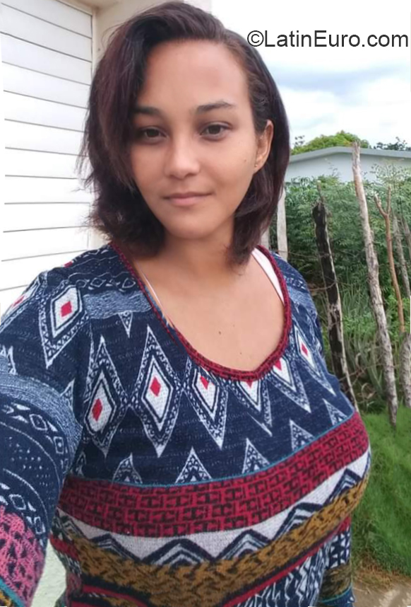 Date this stunning Dominican Republic girl Isis from Valverde Mao DO36251