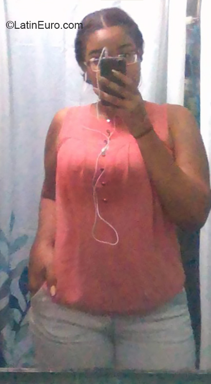 Date this sensual Venezuela girl Aksra from Caracas VE2745