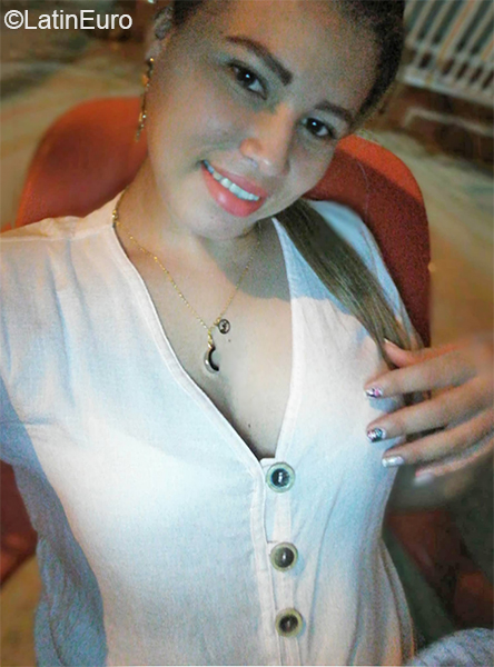 Date this hard body Colombia girl Gabriela from Magangue CO26180