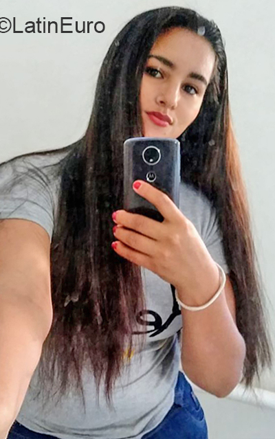 Date this foxy Colombia girl Erica from Bucaramanga CO26205