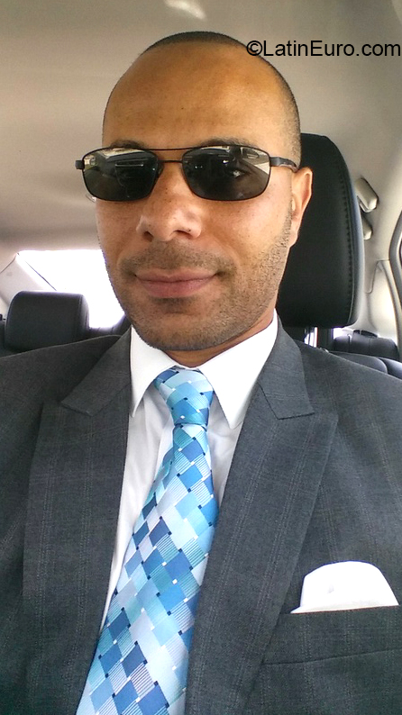 Date this foxy United States man Sam from Santa Barbara US20418