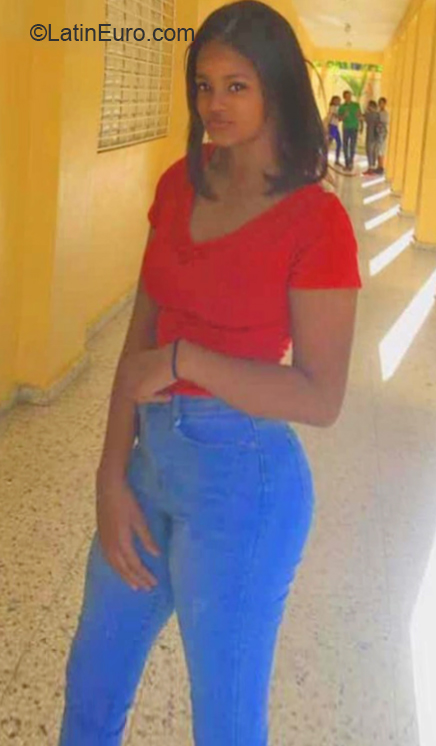 Date this charming Dominican Republic girl Brenda from Santo Domingo Oeste DO36442