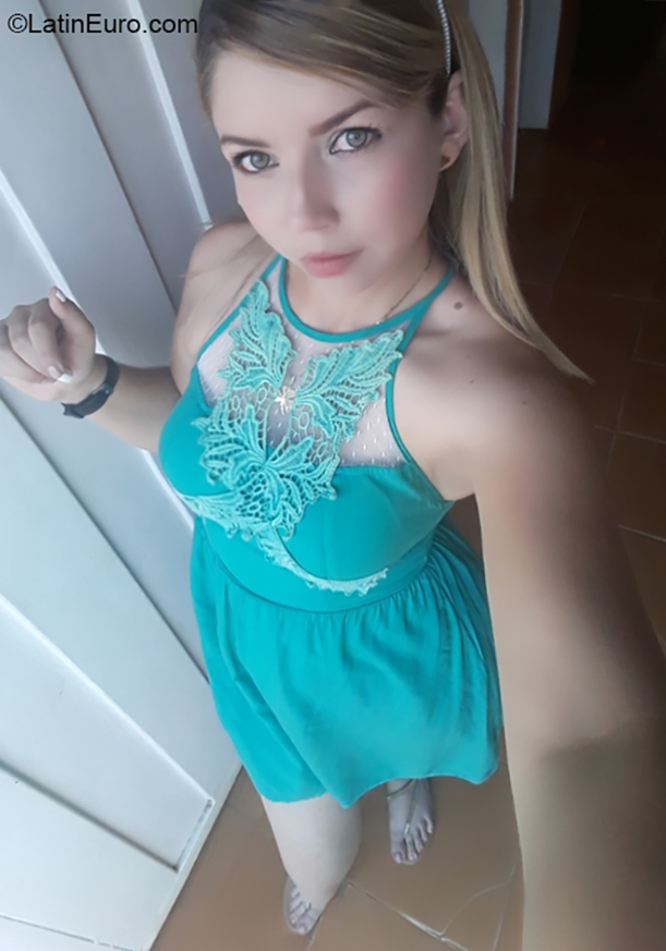 Date this happy Venezuela girl Rosa from Barquisimeto VE2788