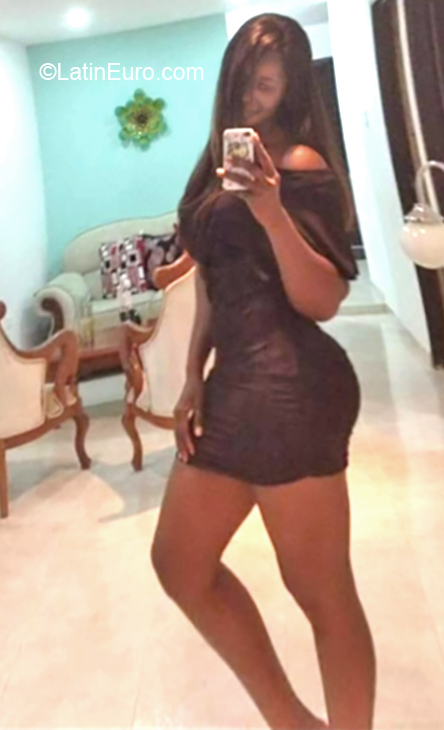 Date this voluptuous Colombia girl Nana from Cali CO26283