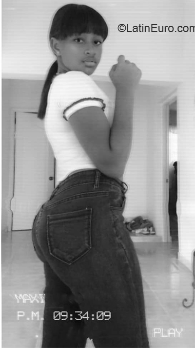 Date this voluptuous Dominican Republic girl Maxil from Hato Mayor DO36585