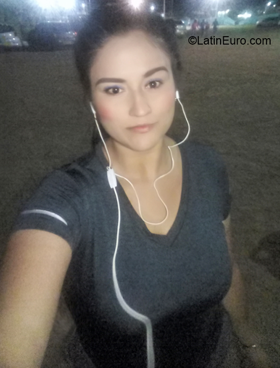 Date this beautiful Colombia girl Isabel from Neiva CO26307