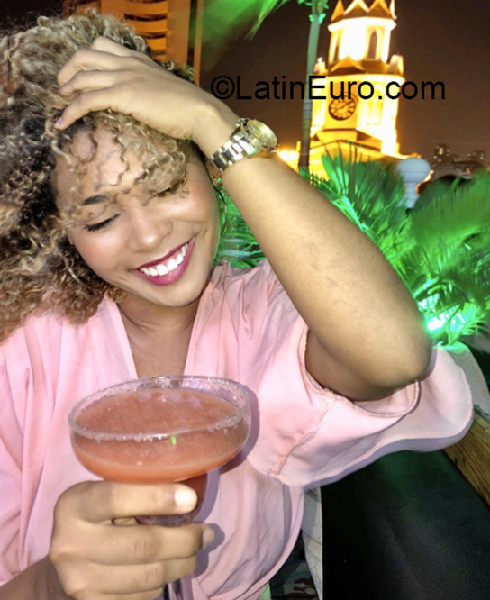 Date this stunning Colombia girl Valentina from Cartagena CO29284