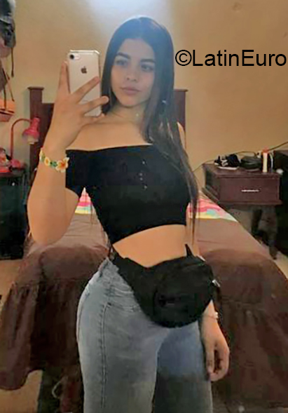 Date this funny Argentina girl Julieta from Cordoba AR269