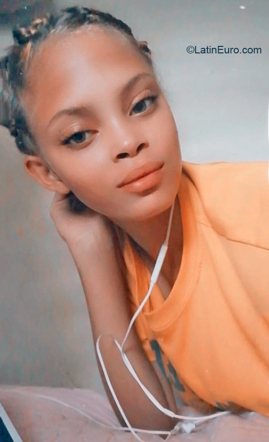 Date this beautiful Colombia girl Ruth from Santo Domingo CO26339