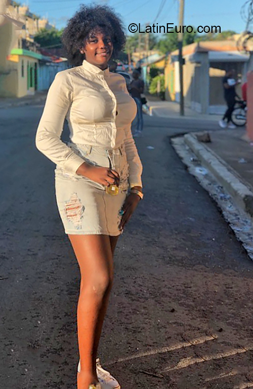 Date this charming Dominican Republic girl Yovana from La Romana DO36784