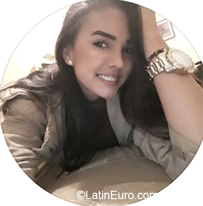 Date this gorgeous Venezuela girl Consta from  VE3653