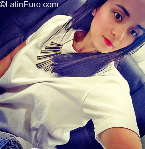 Date this pretty Colombia girl Vanessa from Manizales CO26404