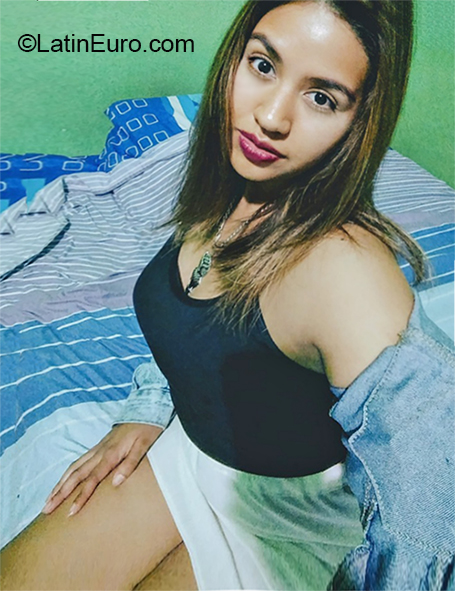 Date this good-looking Argentina girl Natacha from Salta AR539