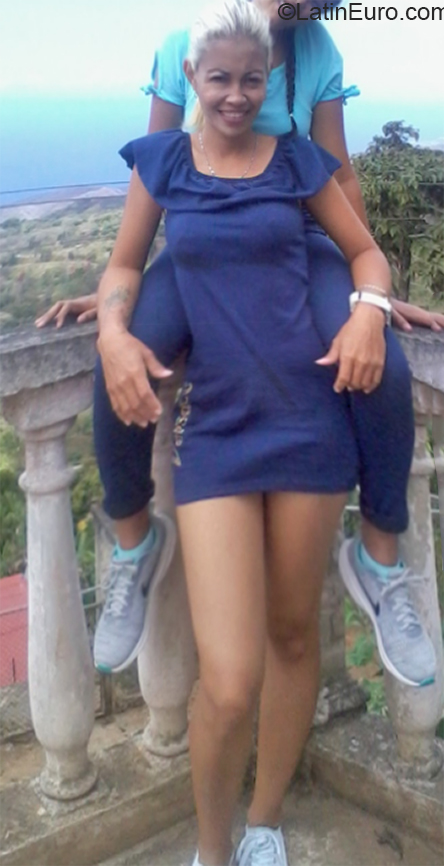 Date this attractive Venezuela girl Fraimar from Caracas VE2854