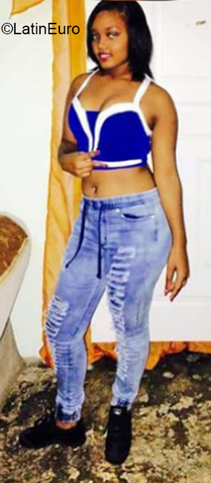 Date this delightful Dominican Republic girl Evril from Santo Domingo DO37016