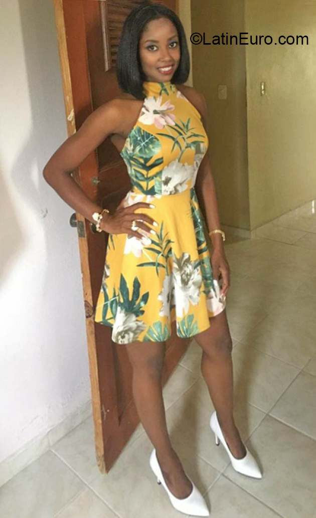 Date this sensual Dominican Republic girl Sherlyn from Santo Domingo DO36904