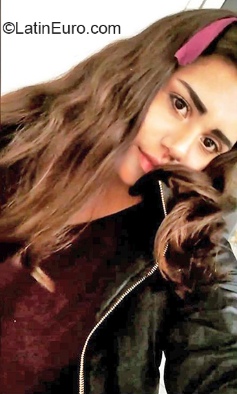 Date this nice looking Mexico girl Paulina from Celaya MX1738