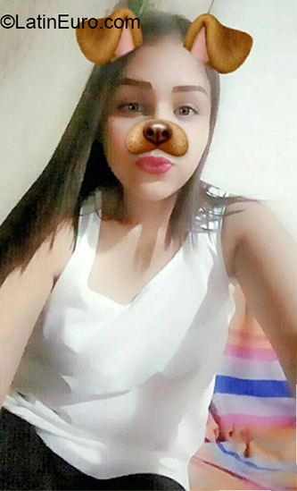 Date this pretty Venezuela girl Daniella from Porlamar VE2865