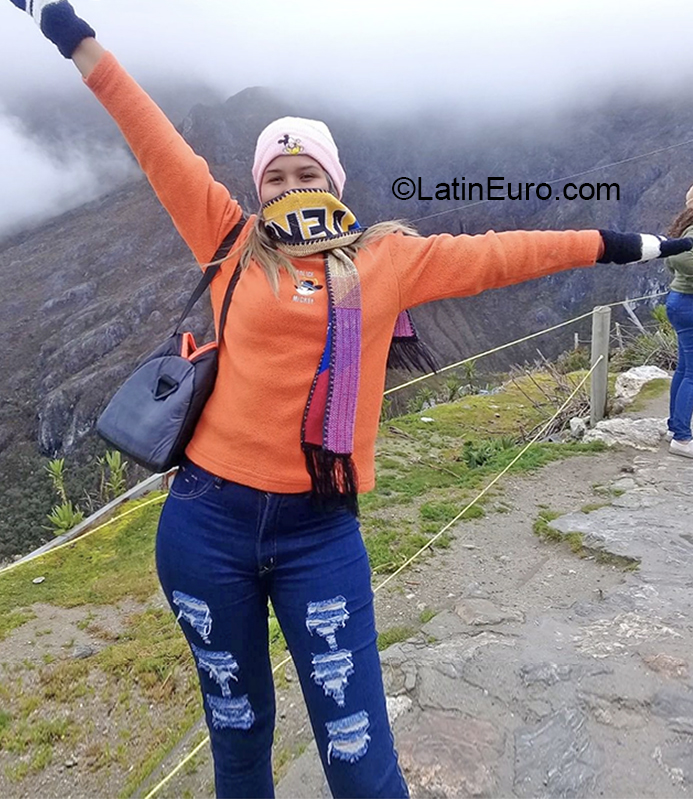 Date this charming Venezuela girl Andrea from Cabimas VE2874