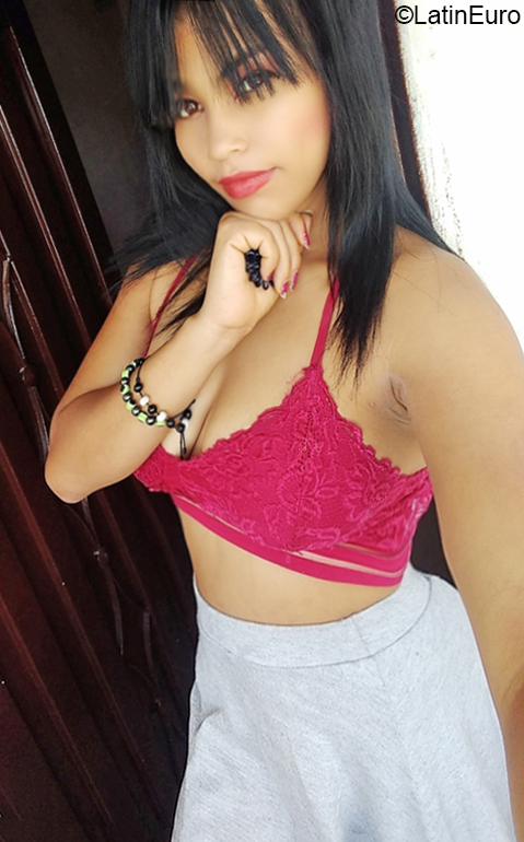Date this attractive Colombia girl Jackeline from Medellin CO26494