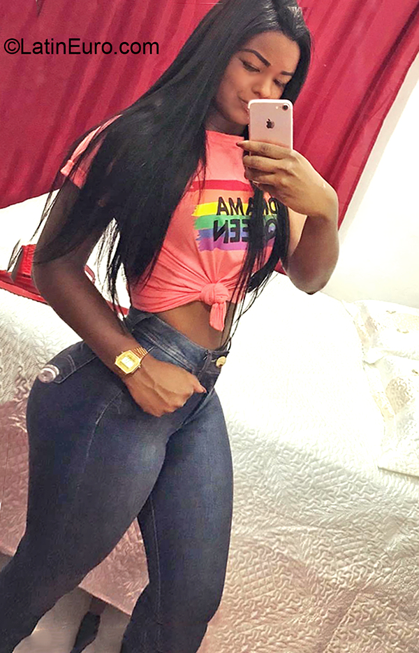 Date this foxy Brazil girl Thais from Rio de Janeiro BR11006