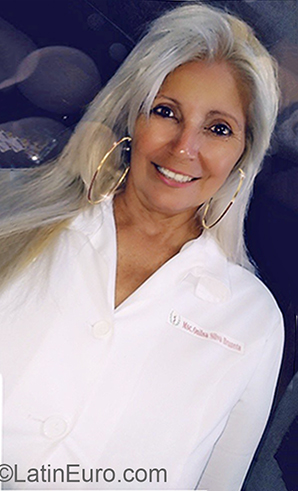 Date this delightful Cuba girl Onilsa from Las Tunas CU841