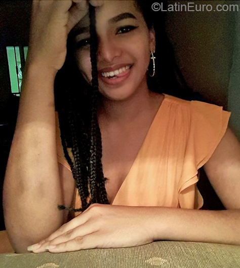 Date this athletic Dominican Republic girl Ashley from San Francisco de Macoris DO36982