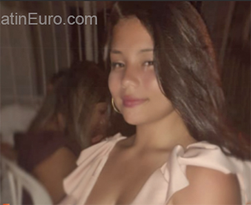 Date this lovely Colombia girl Angelica from Bogota CO26510