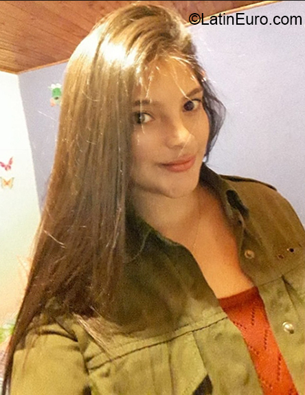 Date this nice looking Colombia girl Yessenia from Medellin CO26513