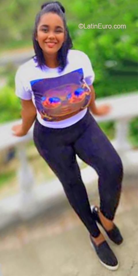 Date this hard body Dominican Republic girl Alexandra from Santiago DO36996