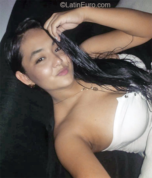Date this charming Colombia girl Andrea from Girarad ot CO26533