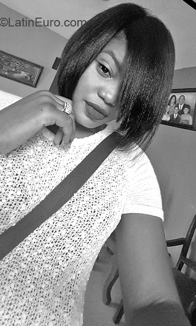 Date this foxy Dominican Republic girl Winy from Santo Domingo DO37035