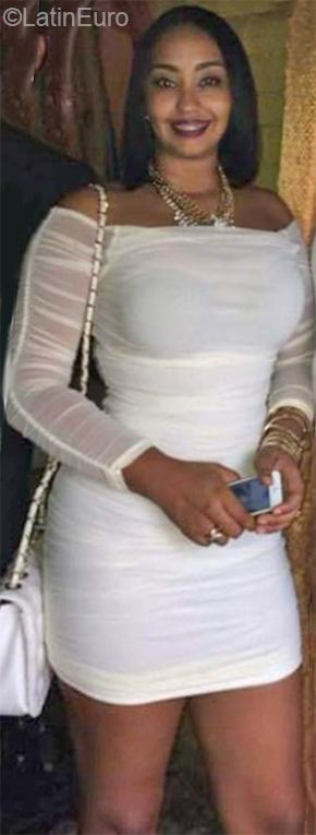 Date this voluptuous Dominican Republic girl Nicole from Santo Domingo DO37038